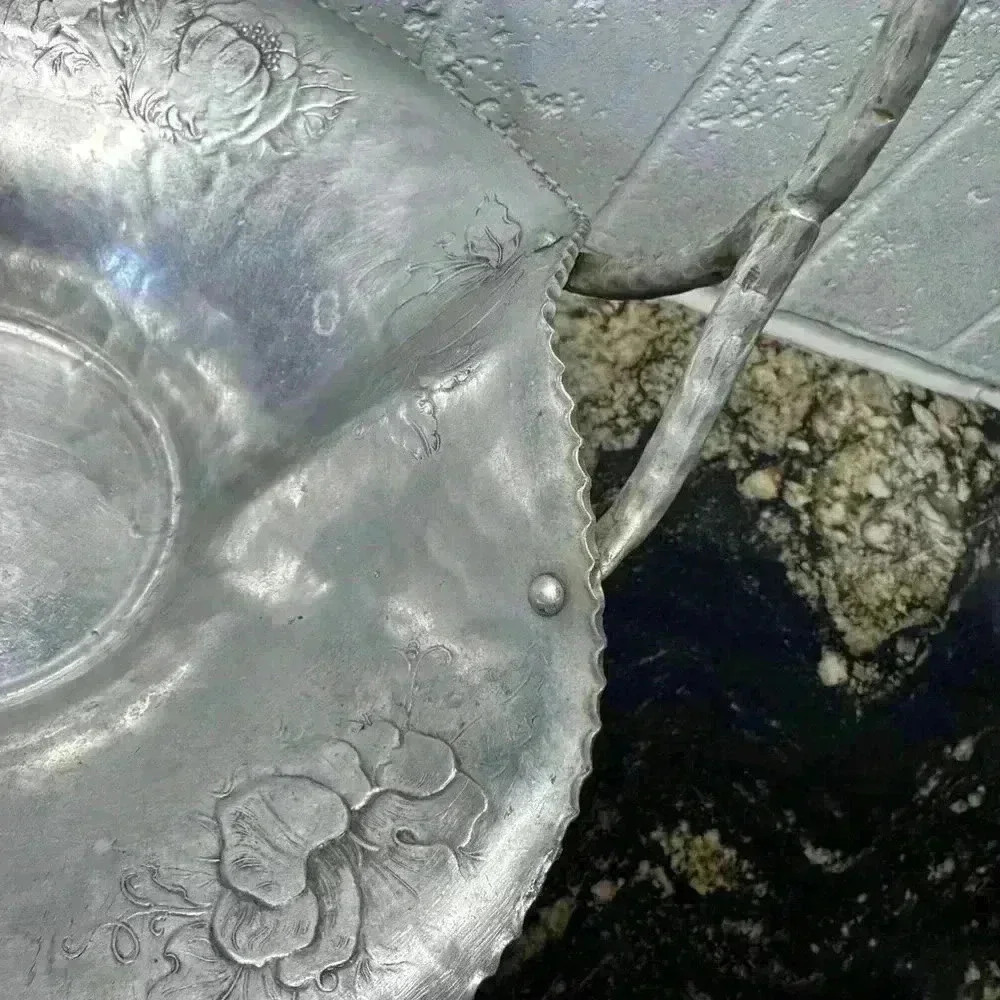 Vintage Cromwell Hand Wrought Hammered Aluminum Basket W/fruit Designs&Handle! - Picture 4 of 16
